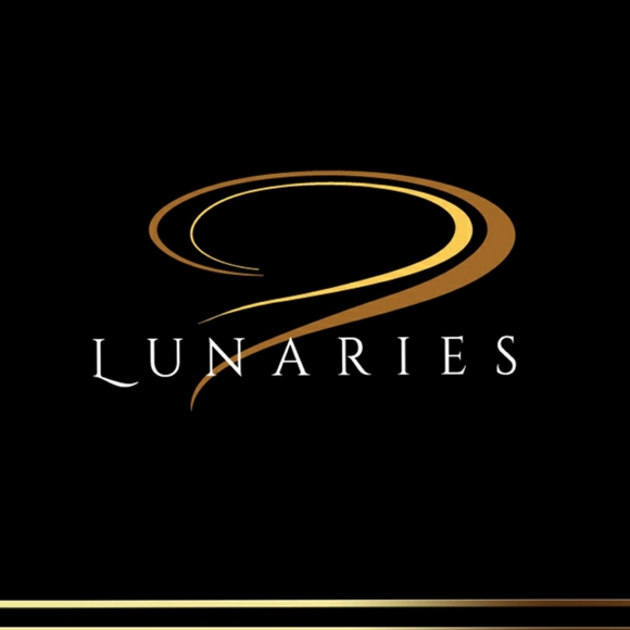 Amaretto Nog Soy Wax Candle w/ Wood Wick and Botanicals - Picture 10 of 10